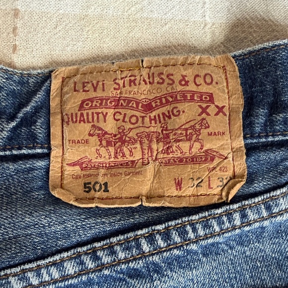 Vintage 501 Levi Jean shorts - Picture 11 of 14